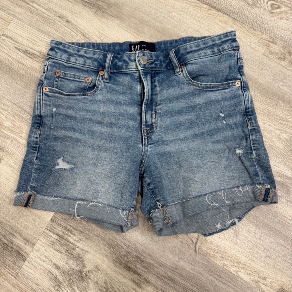 Gap Denim Shorts Womens 6/28 Blue Medium Wash Distressed Raw Hem 5 Inch Inseam